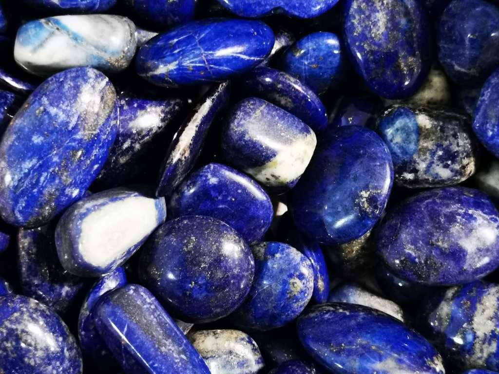 Lapis lazuli to attract
